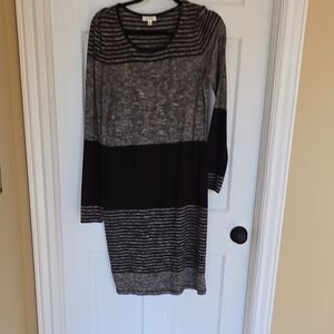 Max Studio Black and Gray Long Sleeve Dress